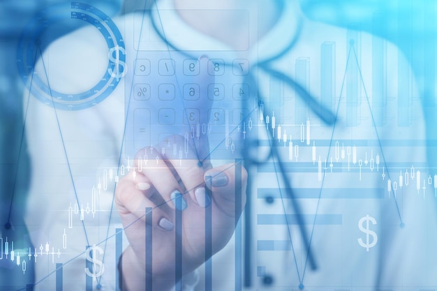 Gráficos de orçamento de estabilidade financeira e análise econômica financeira no comerciante de negócios toca na calculadora de holograma