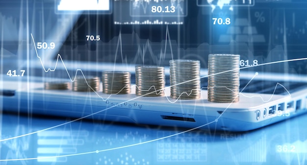 Gráficos y tablas de inversión con pila de monedas. Negocio. Finanzas