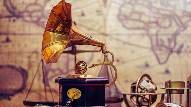 Grammophon mit Hornlautsprecher