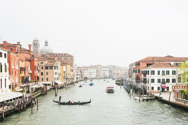 Gran Canal en la mañana brumosa, Venecia, Italia