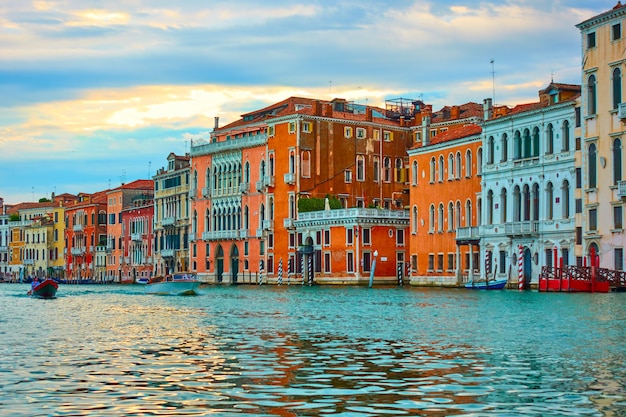 El Gran Canal de Venecia al atardecer, Italia