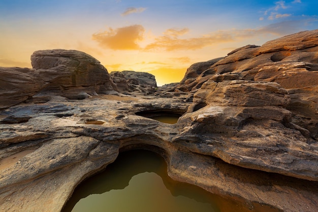 Gran Cañón en Tailandia Cañón natural de roca en el río Mekhong Hat Chom Dao o Playa Chomdao y