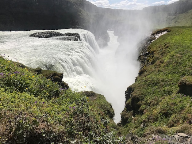 una gran cascada en Islandia