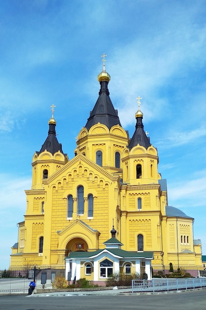 una gran catedral. Nizhny Novgorod. Rusia