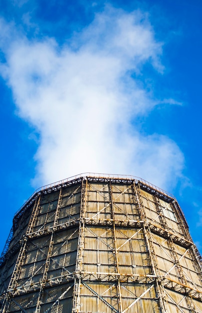 Gran chimenea de fábrica de pizarra