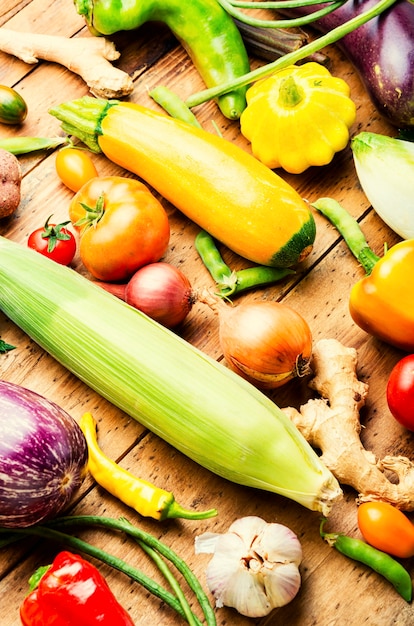 Gran conjunto de verduras frescas