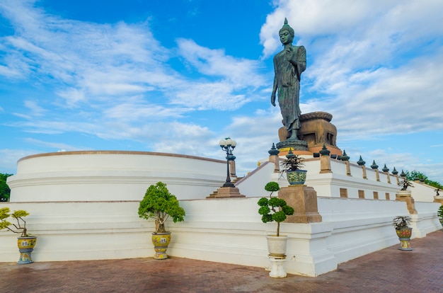 Gran estatua de Buda en la provincia de phutthamonthon, Nakhon Pathom, Tailandia