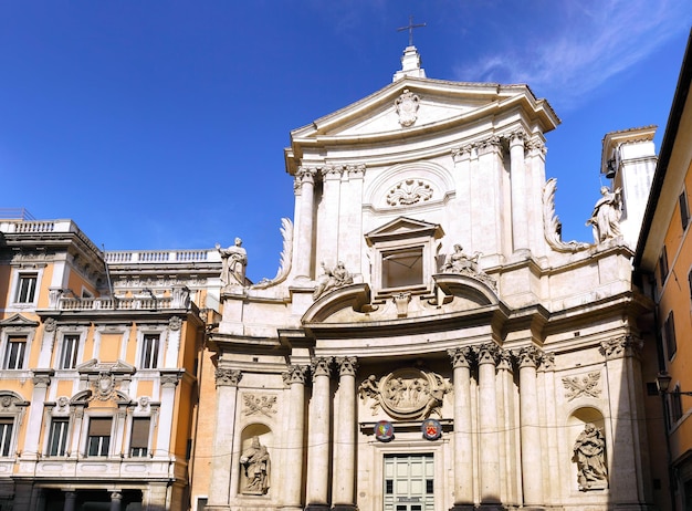 Gran iglesia en el centro de Roma Italia