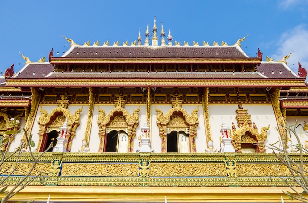 Gran iglesia en Chiang Rai, Tailandia