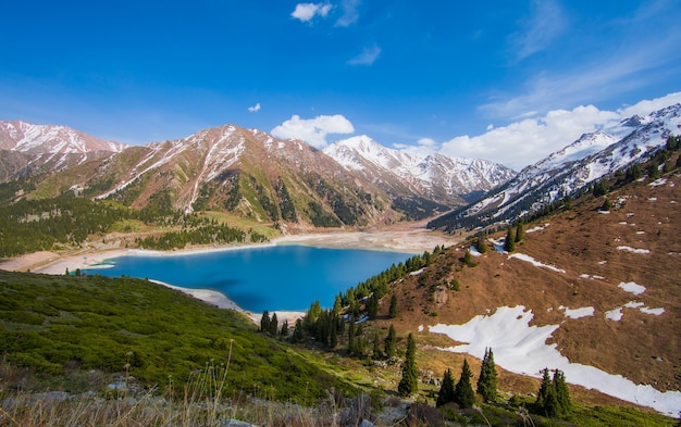 Gran lago de Almaty, Kazajstán