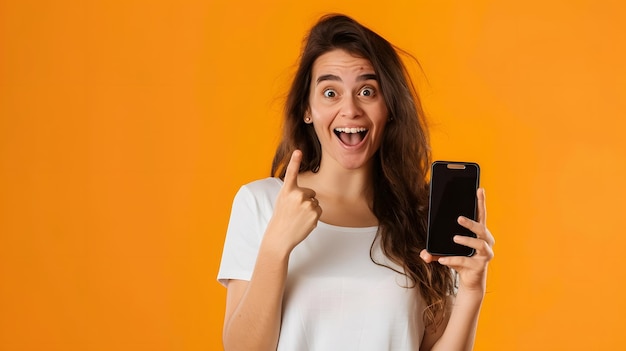 Foto gran oferta móvil excitada señora señalando con el dedo en el teléfono inteligente en su mano emotionall ai generativa