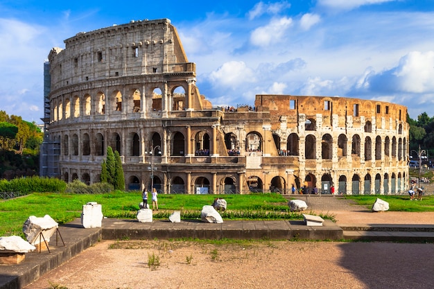 Gran Roma - vista del antiguo Coliseo de arena. Italia viajes y monumentos