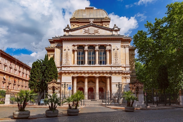 Gran Sinagoga de Roma en un día soleado, Italia.