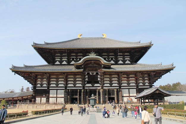 un gran templo de madera