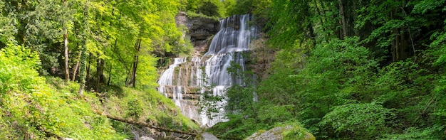 Gran vista de Cascade du Herisson en Francia