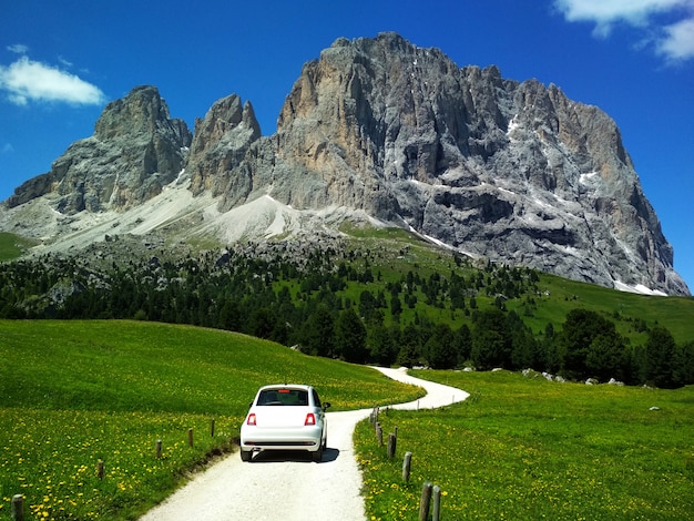 Gran vista de la gama de Cadini di Misurina en el Parque Nacional Tre Cime di Lavaredo.