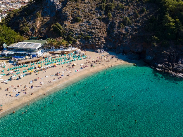 gran vista del mar y la costa desde el aire