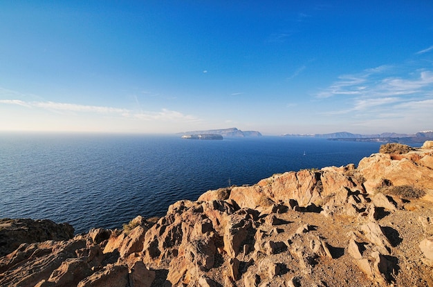 Gran vista del mar desde la isla de Santorini