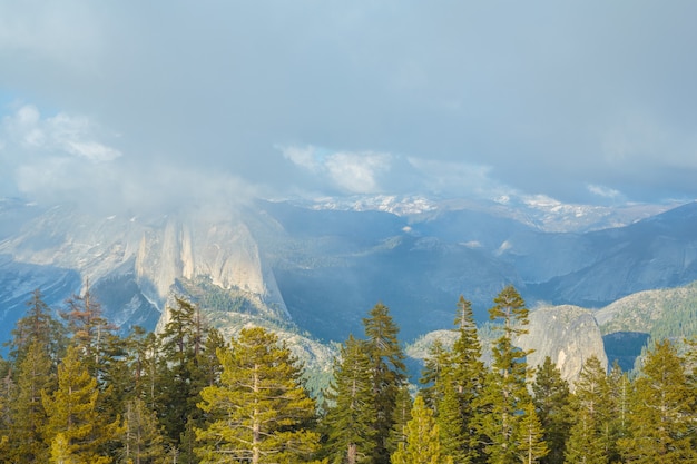 Gran vista desde el Sentinel Dome Parque Nacional Yosemite Estados Unidos