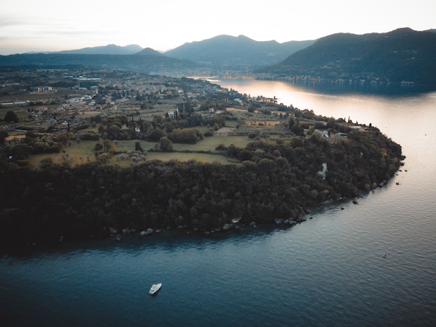 Una gran vista sobre el lago de garda.