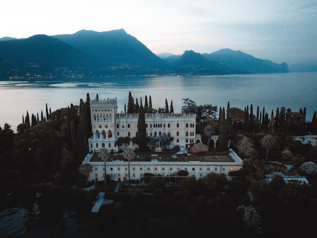 Una gran vista sobre el lago de garda.