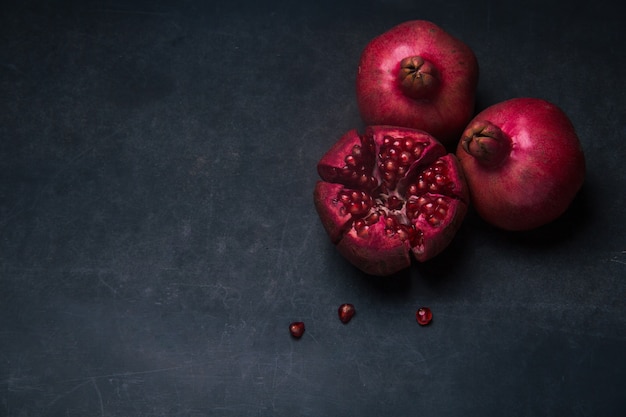 Granada fresca fuente de vitaminas buenas para la salud Dulce para vegetarianos