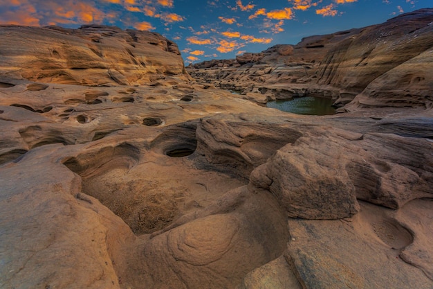 Grand Canyon na Tailândia Natural de rock canyon em Mekhong River Hat Chom Dao ou Chomdao Beach