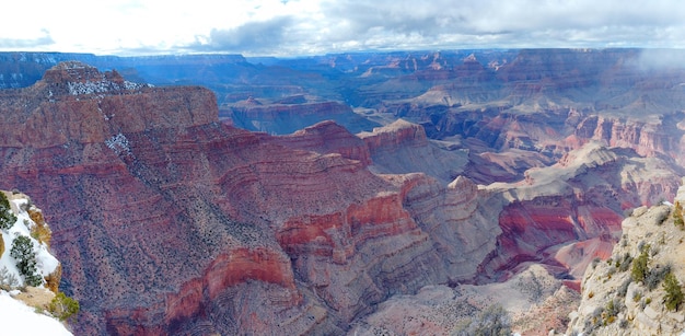 Grand Canyon-Panoramablick im Winter mit Schnee