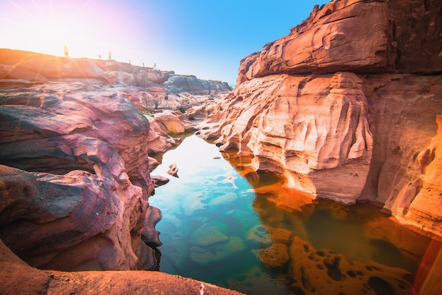 Foto grand canyon rio mekong (sam phan bok) em ubon ratchathani, tailândia