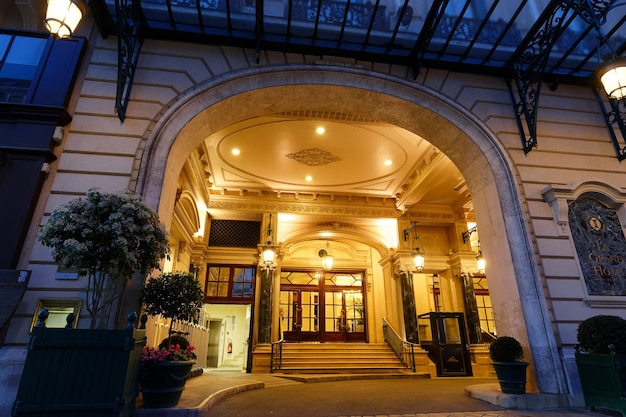 Le Grand Hotel Intercontinental ubicado frente a la Ópera Garnier