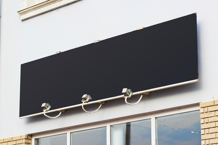 Foto grande banner de outdoors preto em uma maquete de loja em branco modelo de sinal de restaurante ou loja preto