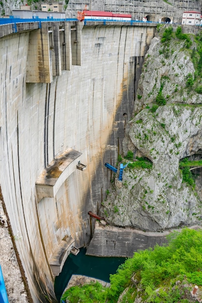 Grande barragem mratine no norte de montenegro