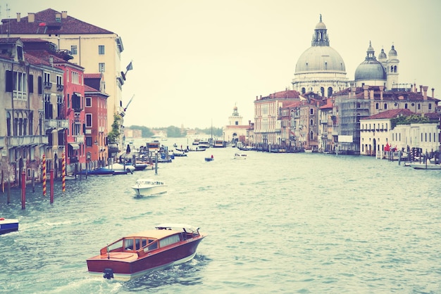 Grande canal em veneza, itália. imagem filtrada de estilo retro