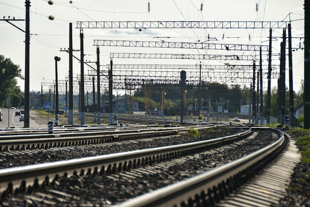 Grande estação ferroviária para trens de carga na cidade