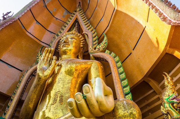 Grande estátua de Buda de ouro em Wathumsua