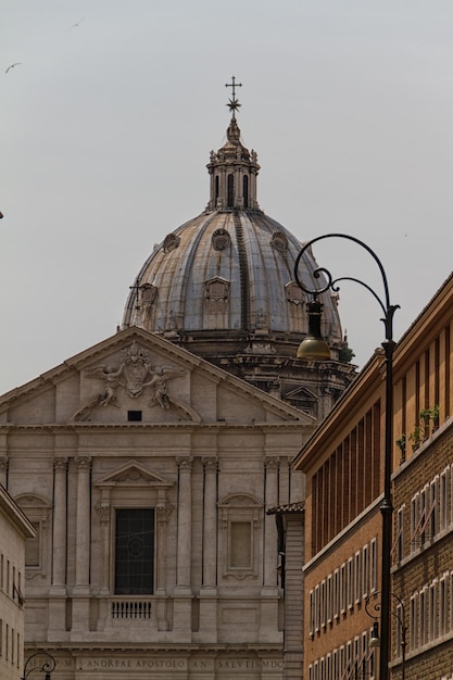 Grande igreja no centro de Roma Itália