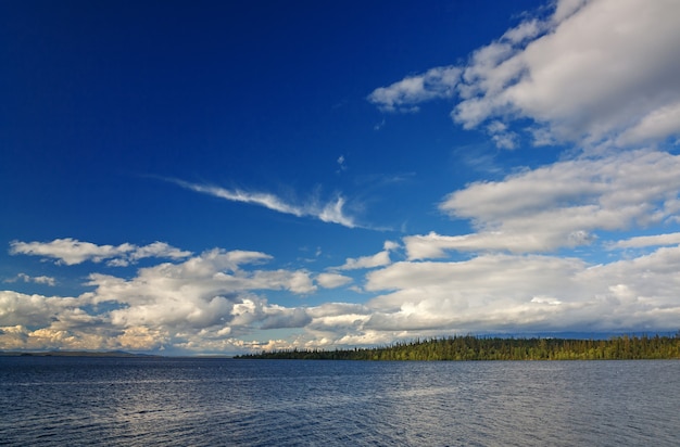 Grande lago Imandra, Península de Kola, Rússia