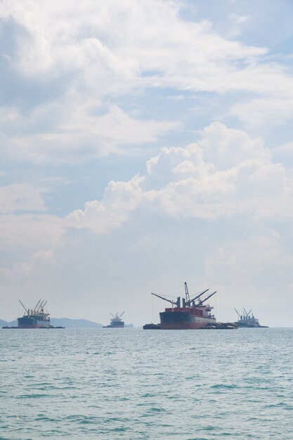 Foto grande navio de carga