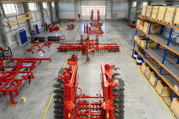 Grande oficina de montagem espaçosa e leve Fabricação de equipamentos agrícolas rebocados e montados