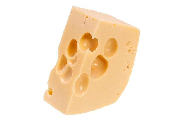 Grande pedaço de queijo maasdam amarelo com buracos isolados no fundo branco. produto lácteo. Foto de alta qualidade