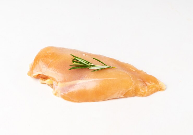 Foto grande plano de peito de frango fresco
