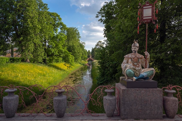 Grande ponte chinesa em Alexander Park em Tsarskoye Selo Pushkin São Petersburgo Rússia