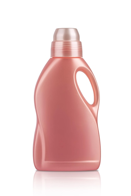grande recipiente de plástico rosa para detergentes líquidos isolado em um fundo branco