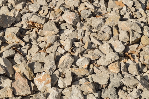 Foto grandes adoquines grises, un conjunto soleado, un fondo de piedras.