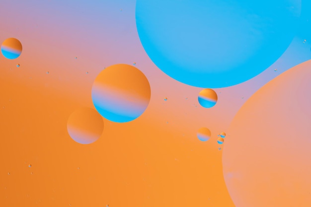 Grandes círculos en gradiente naranja y azul