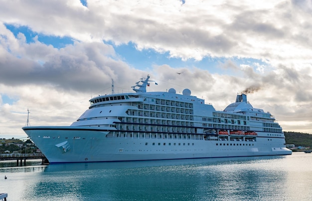 Grandes férias em navios de cruzeiro e fotos de viagem de férias em navios de cruzeiro em férias em navios de cruzeiro no mar