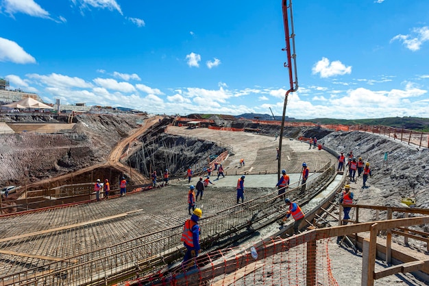 Grandes obras, pontes, edifícios, indústria, execução rodoviária da fundação e concretagem.