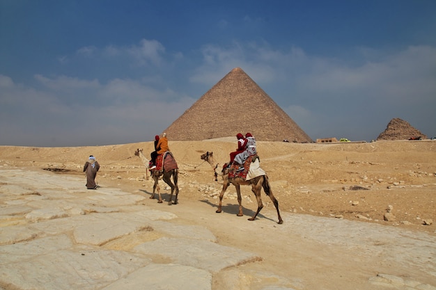 Grandes pirâmides do Egito antigo em Gizé, Cairo