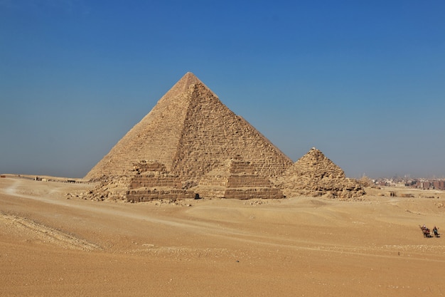 Grandes pirâmides do egito antigo em gizé, cairo