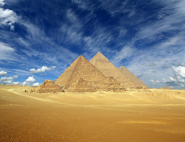 Grandes pirámides en Egipto